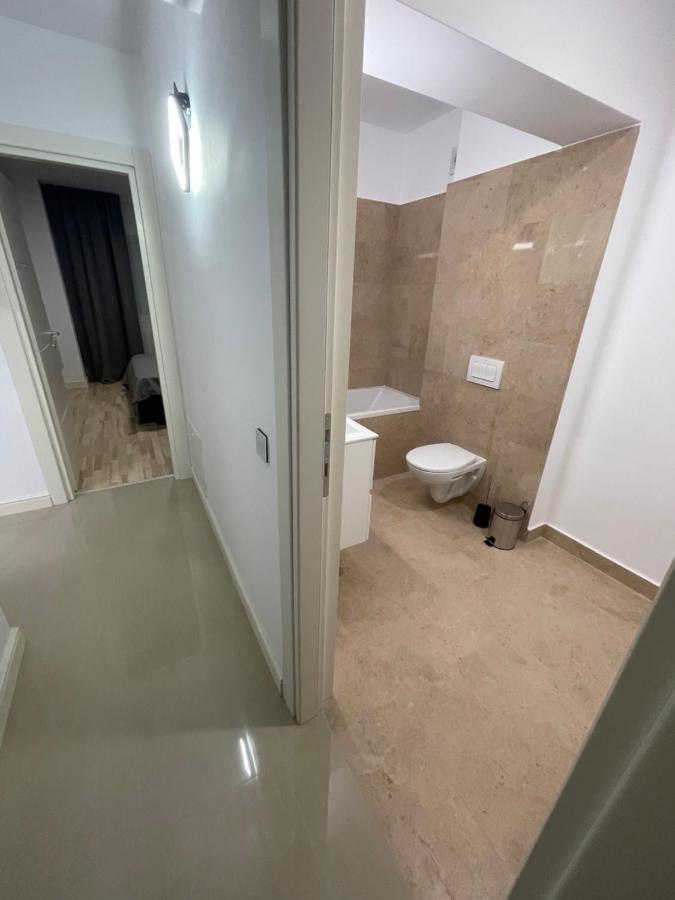 Modern Gray / Designed Apartment Iasi Exterior photo